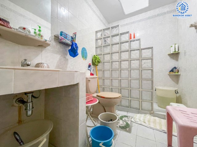 *****ทาวน์เฮ้าส์มือสองย่านกรุงเทพมหานคร ม.ซื่อตรง39 สุขาภิบาล 1 หลังมุม! เนื้อที่กว้างขวางสุดขีดถึง 30 ตร.ว. ฟังก์ชัน 3 ห้องนอน 2 ห้องน้ำ 1 ที่จอดรถ บ้านสภาพดี พื้นที่ใช้สอยเยอะ บนทำเลศักยภาพเชื่อมต่อถ.นวมินทร์, ถ.รัชดา-รามอินทรา, ถ.กาญนาภิเษก ในราคาดีสุดในย่าน!